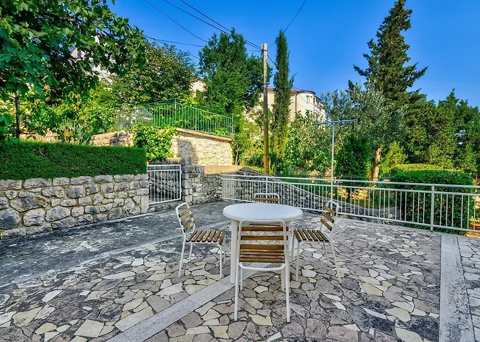 Rustikales Nur 100 Meter Zum Mit Meerblick, Balkon, Terrasse, Klima Apartment Crikvenica