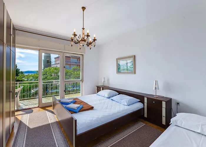 Rustikales Nur 100 Meter Zum Mit Meerblick, Balkon, Terrasse, Klima Apartment Crikvenica