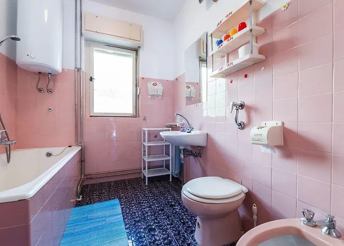 Rustikales Nur 100 Meter Zum Mit Meerblick, Balkon, Terrasse, Klima * Crikvenica